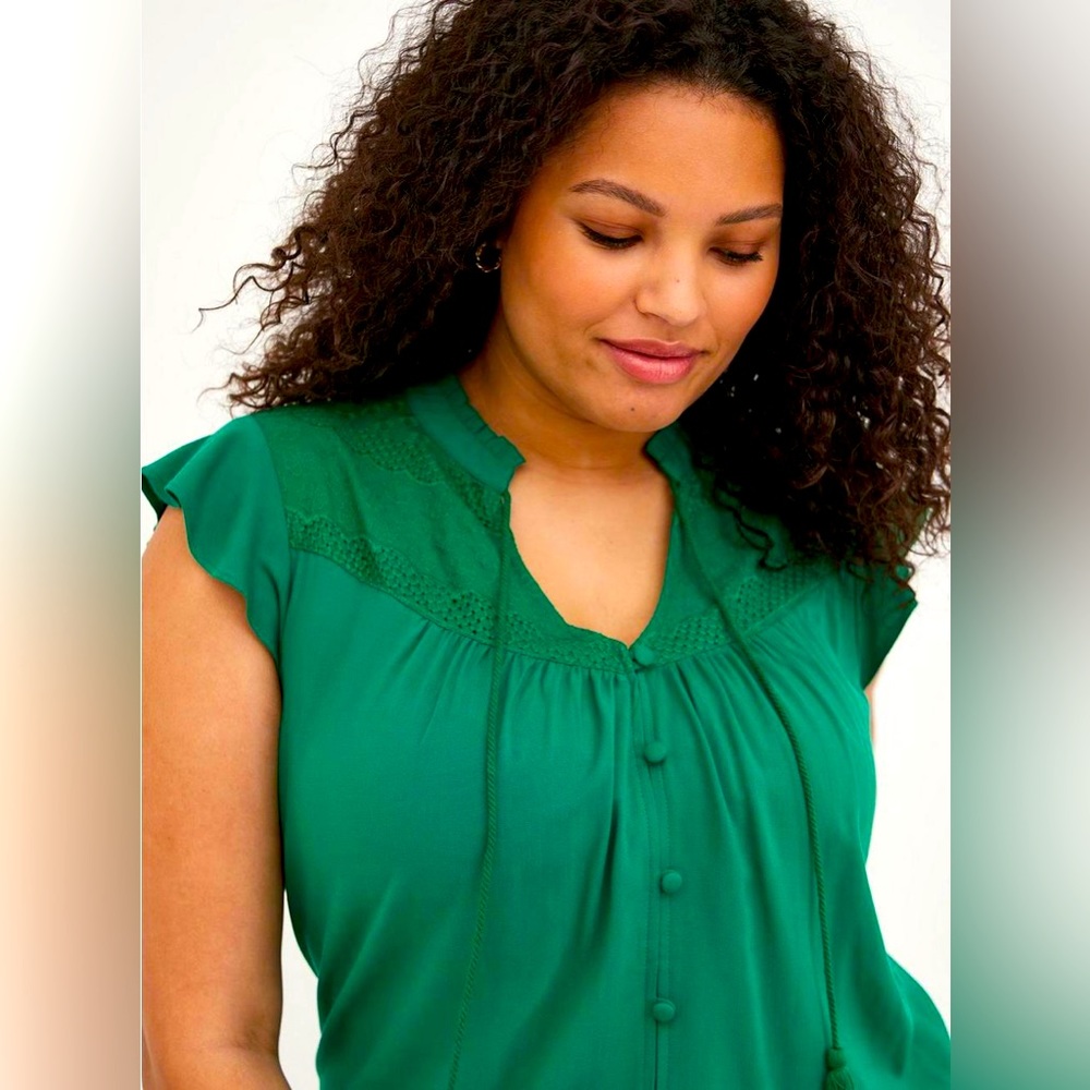 Torrid Green Rayon Slub Crochet Detail Tie-Front Top, Size 4, Worn Twice